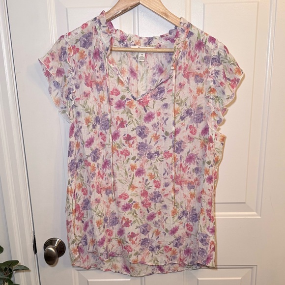C By One Tops - Chic Floral V-Neck Blouse